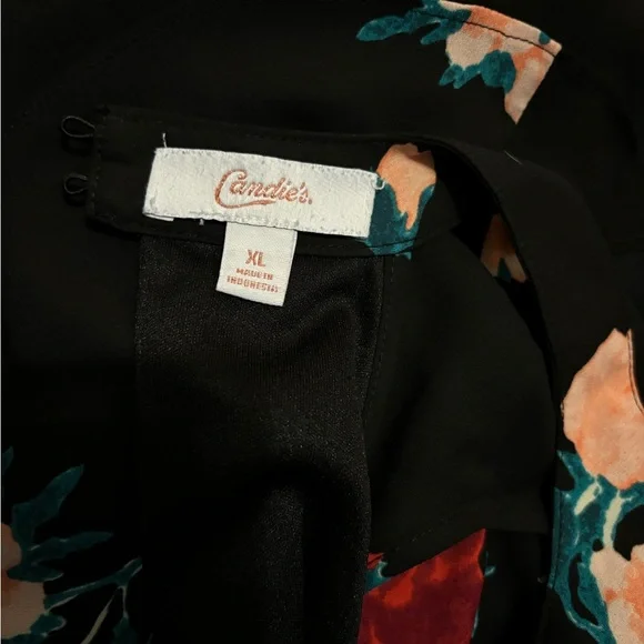 Cold shoulder dress - Picture 5 of 6